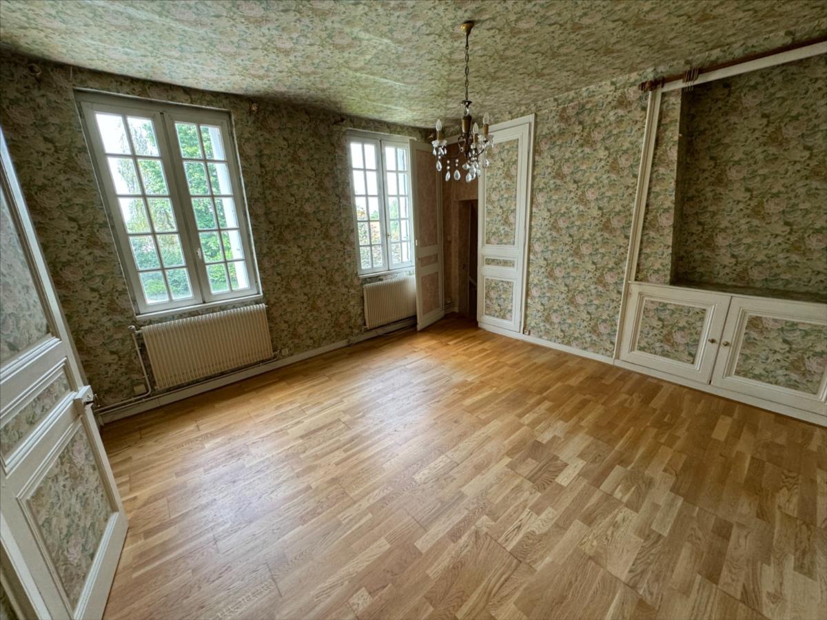 Maison - 9 pièces - 250 m²