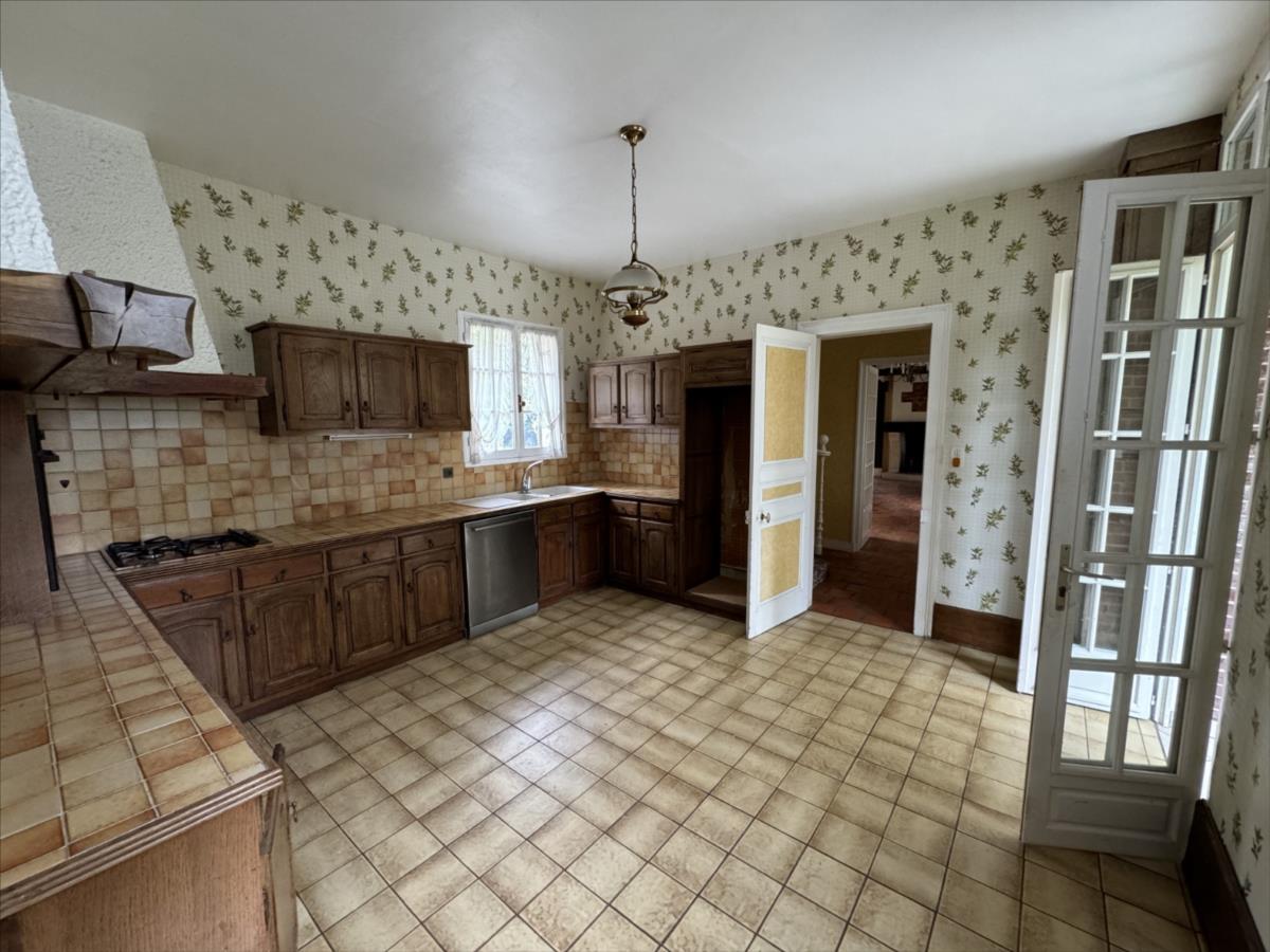 Maison - 9 pièces - 250 m²