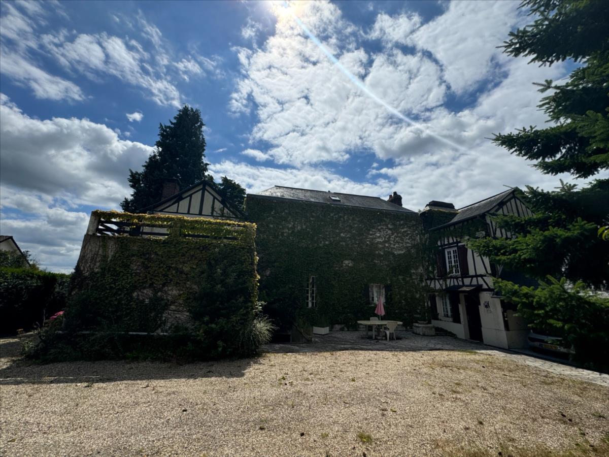 Maison - 9 pièces - 250 m²