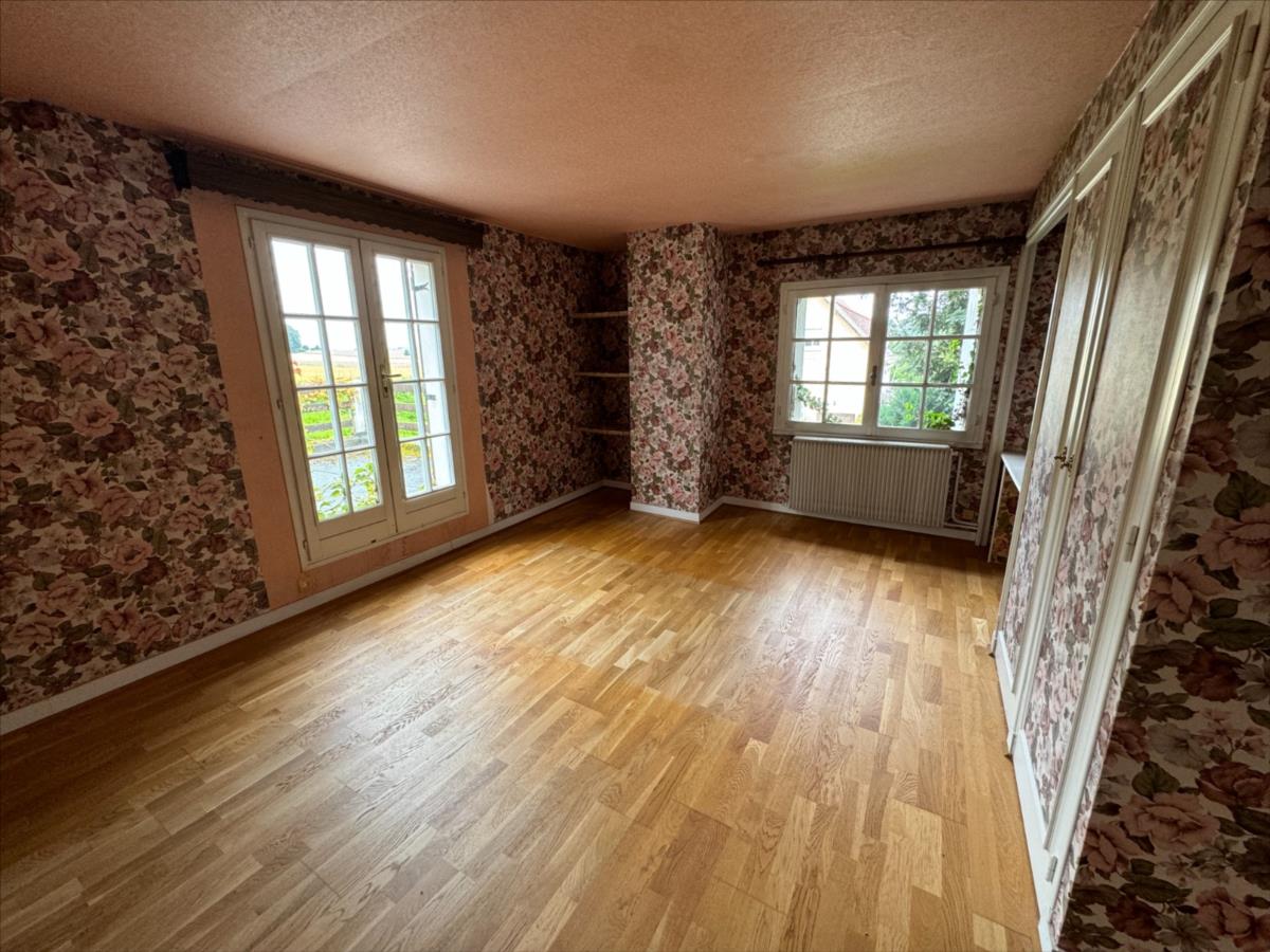 Maison - 9 pièces - 250 m²