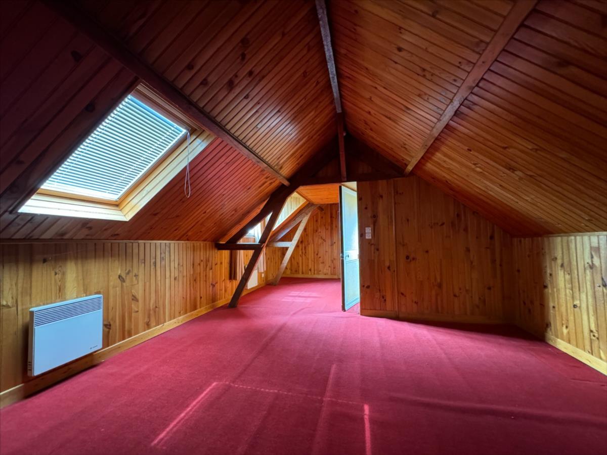Maison - 9 pièces - 250 m²