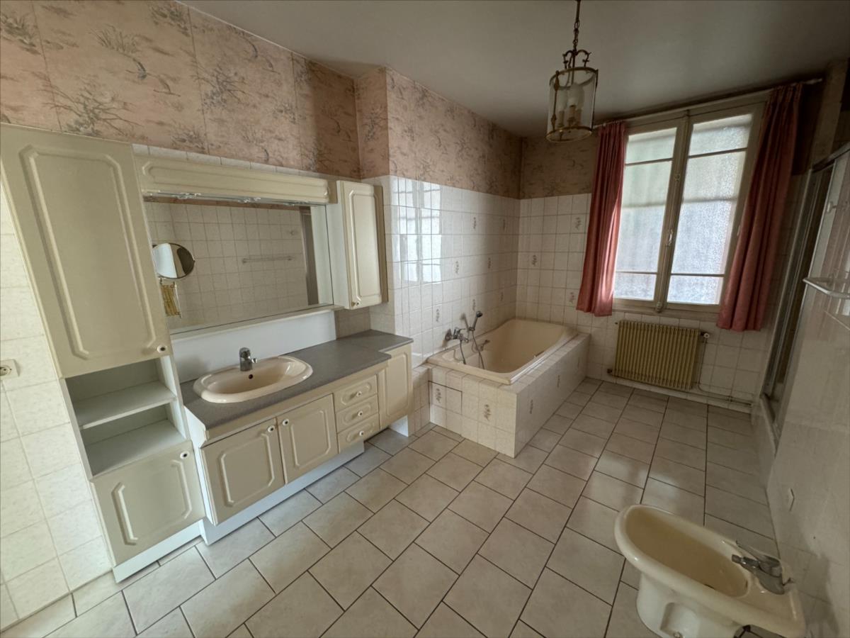 Maison - 7 pièces - 200 m²