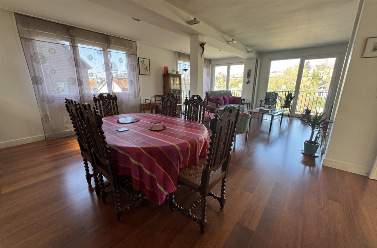 Maison - 7 pièces - 177 m²