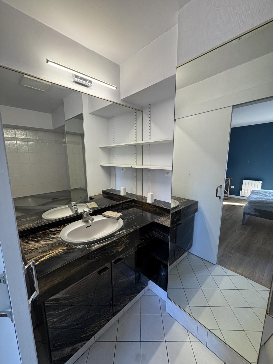 Appartement - 5 pièces - 109.98 m²