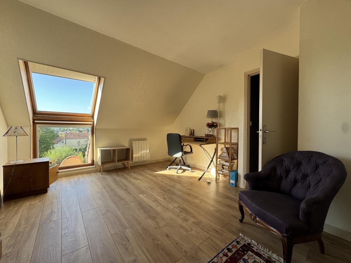 Appartement - 5 pièces - 109.98 m²